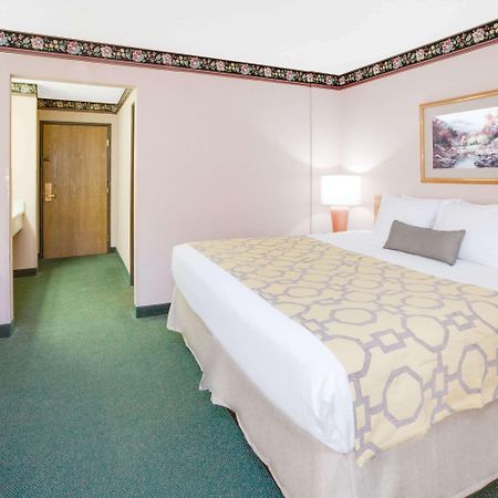 Baymont By Wyndham Traverse City Exterior foto