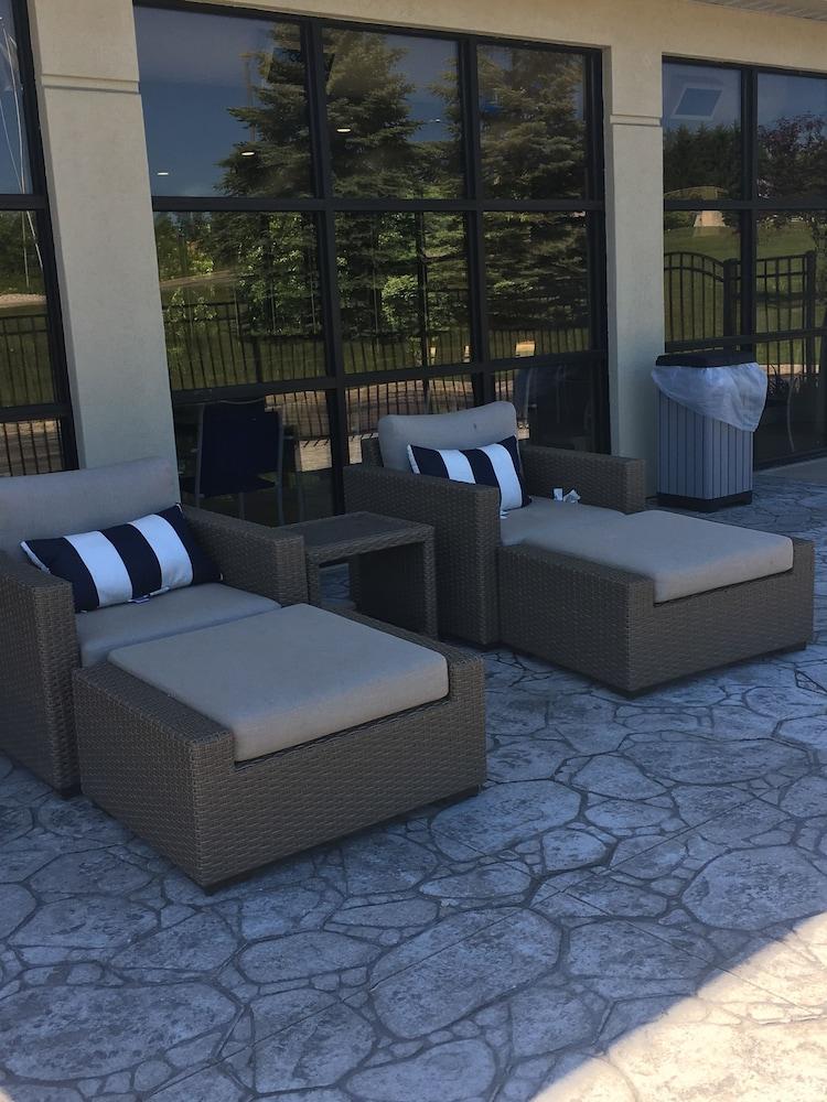 Baymont By Wyndham Traverse City Exterior foto