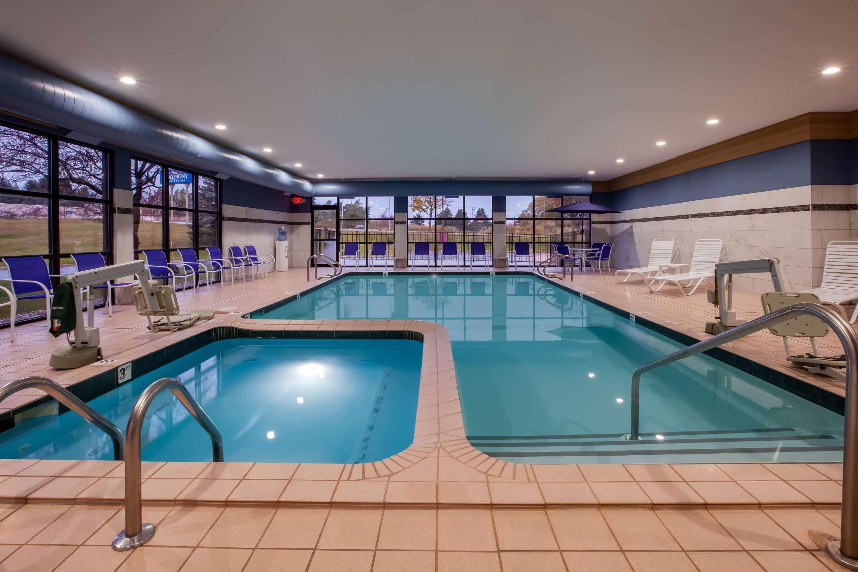 Baymont By Wyndham Traverse City Exterior foto